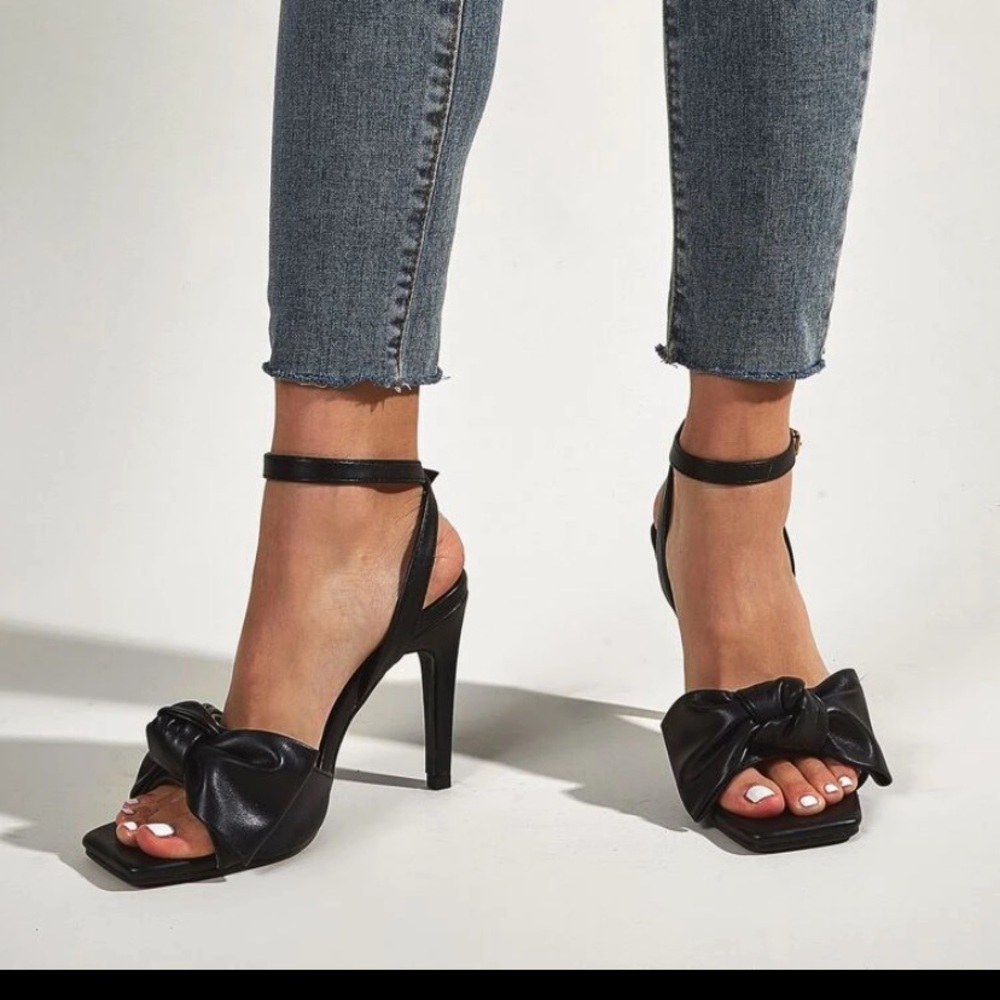 Black bow heels